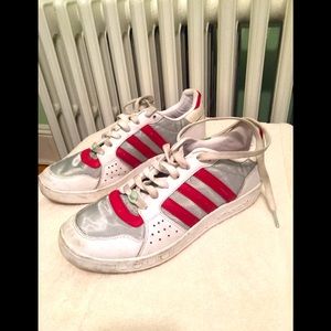 Adidas Sneakers Grand Court White & Silver Mesh Red Stripe